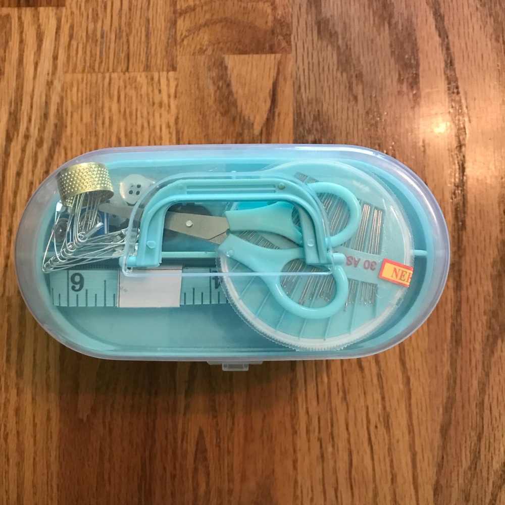 NWT Le Paon Small Blue Sewing Kit - Picture 8 of 12